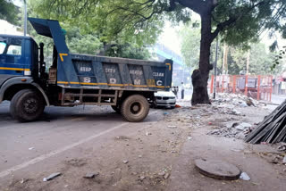 MCD picks up debris from road in Tilak Nagar