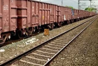 car collided with goods train in lajpat nagar delhi