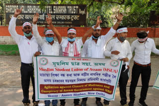 Delhi Yantramantra protests against closure of madrassas and Sanskrit tolls