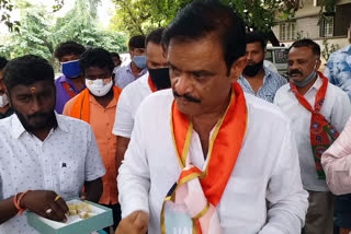 What is BJP Candidate Munirat's plan to win in RR Nagar