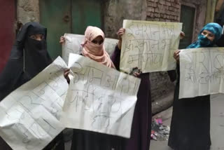 tenant women protest with house owner against minister in Zafarabad