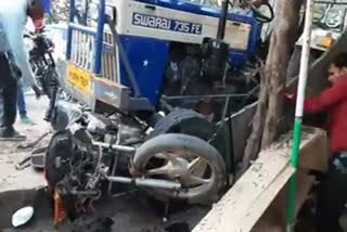 tractor-trashes-goods-kept-on-roadside-in-khunti