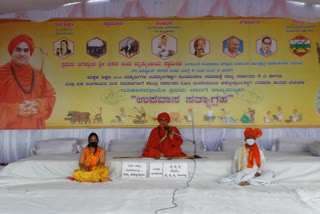 Fasting  led by Kudalasangama Swamiji