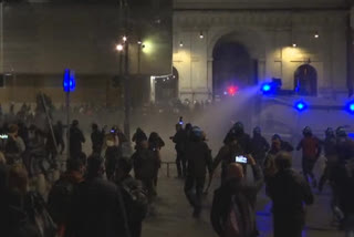 Water cannon at Rome protest against virus rules