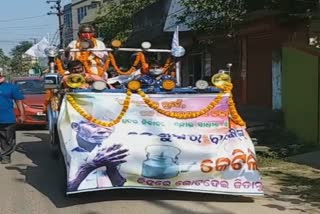 ଆକାର୍ଷଣ ପାଲଟିଛନ୍ତି  80 ବର୍ଷୀୟ ସ୍ବାଧିନ ପାର୍ଥୀ ବେଣୁଧର