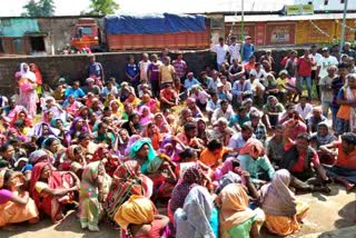 PDS beneficiaries protest in chaibasa