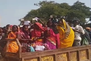 Bihar elections: Kauakole people hire tractor to reach polling station