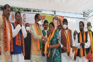 Former MLA Pramila Singh joins BJP in Shahdol