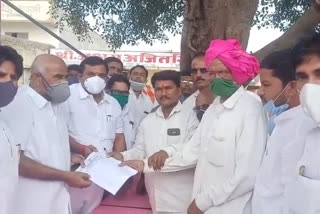 congress protests against farmers and labor law in osmanabad