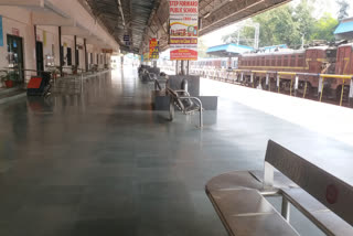 Layoff of cleaners at railway station