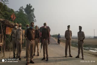 आंबेडकर प्रतिमा क्षतिग्रस्त होने की सूचना पर पहुंची पुलिस.