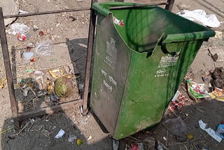 people facing problems due to broken dustbin in bhiwani city