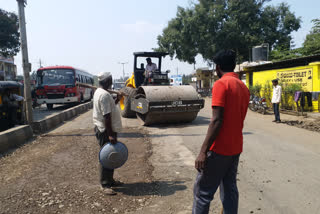 Road repaired by officers, Road repaired by officers in Vijayapura, Etv Bharat impact, Etv Bharat impact news, ರಸ್ತೆ ದುರಸ್ಥಿಗೊಳಿಸಿದ ಅಧಿಕಾರಿಗಳು, ವಿಜಯಪುರದಲ್ಲಿ ರಸ್ತೆ ದುರಸ್ಥಿಗೊಳಿಸಿದ ಅಧಿಕಾರಿಗಳು, ಈಟಿವಿ ಭಾರತ ಇಂಪ್ಯಾಕ್ಟ್​, ಈಟಿವಿ ಭಾರತ್​ ಇಂಪ್ಯಾಕ್ಟ್​ ಸುದ್ದಿ,