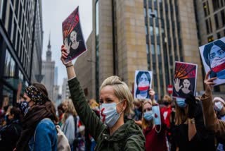 Polish president backtracks on abortion view amid protests