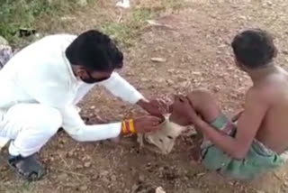 sarpanch-helped-man-sitting-on-the-roadside