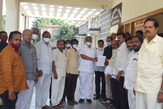 tdp protest on hand cuffs to farmers