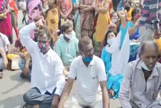 flood victims protest on santoshnagar lbnagar road at champapeta