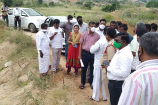 mla examained handineeva canal at madakasira