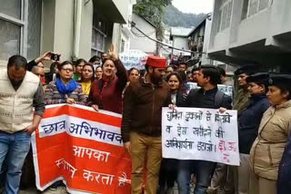 Student and parents manch protests against the himachal government