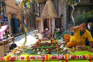 Preparations for Kali Pujo