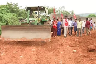 protest over occupation of public places in kadapa