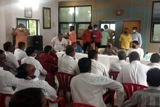 bjp party workers not responce and girish mahajan absent at muktainagar meeting in jalgaon
