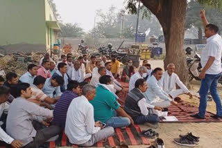 power workers protest in narnaund