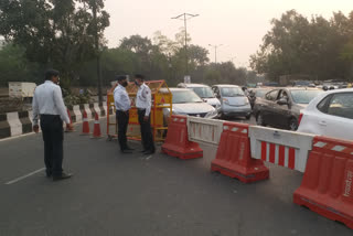 Traffic divert due to protest at DND in delhi