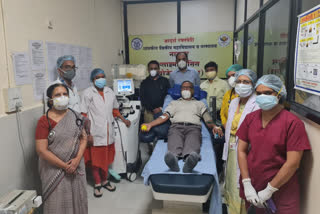 nagpur collector ravindra thakre donate plasma