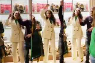 Kangana dances with family