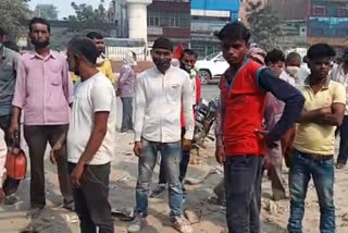 Workers are not getting work in Nangloi delhi