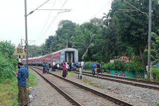 Train canceled due to farmers' protest in Punjab