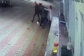 Incident of robbery from petrol pump workers in Burhanpur