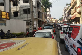 Traffic jam in Actor Darshan campaign, Traffic jam in Actor Darshan campaign in RR Nagar, RR Nagar by poll 2020, RR Nagar by poll 2020 news, ನಟ ದರ್ಶನ್​ ಪ್ರಚಾರ ಹಿನ್ನೆಲೆ ಟ್ರಾಫಿಕ್​ ಜಾಮ್​, ಆರ್​ಆರ್​ ನಗರದಲ್ಲಿ ನಟ ದರ್ಶನ್​ ಪ್ರಚಾರ ಹಿನ್ನೆಲೆ ಟ್ರಾಫಿಕ್​ ಜಾಮ್​, ಆರ್​ಆರ್​ ನಗರ ಉಪ ಚುನಾವಣೆ 2020, ಆರ್​ಆರ್​ ನಗರ ಉಪ ಚುನಾವನೆ 2020 ಸುದ್ದಿ,