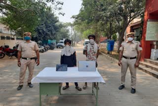 delhi police arrested two thieves