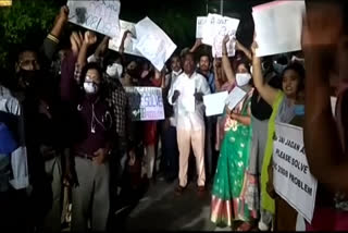 dsc 2008 candidates protesting on the way to cm jagan