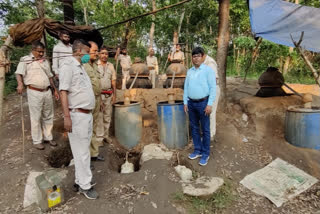 one illegal liquor smuggler arrested in jamshedpur