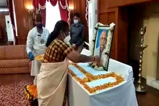 governer pays tribute to former deputy pm vallabh bhai patel