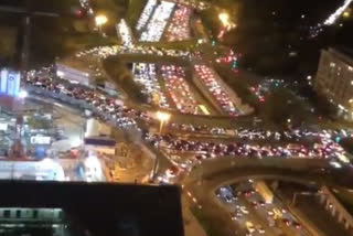 Lockown-effect-700-km-traffic-jam-in-paris