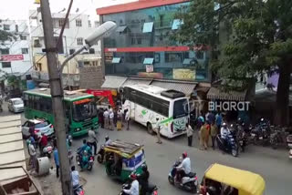 The mini bus penetrated into the hotel due to break fail