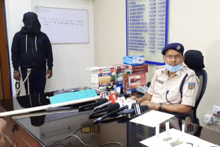Police arrested a smuggler including two thieves in Ranchi