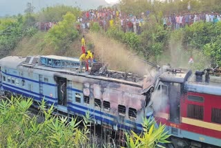 ସମଲେଶ୍ବରୀ ଏକ୍ସପ୍ରେସ - ଟାୱାର କାର ଦୁର୍ଘଟଣା ଘଟଣାରେ ଦୁଇ ବହିସ୍କୃତ ଜଣେ ନିଲମ୍ବିତ