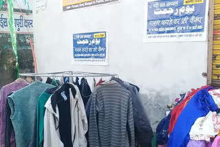 raees rampuri society distributed winter clothes and provided a tea stall of a needy on compassion week