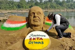 Ajay Shankar Mahato doing sand art