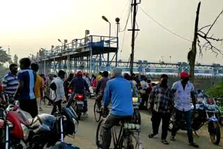 Forgetting the corona panic, people gathered at Durgapur Barrage