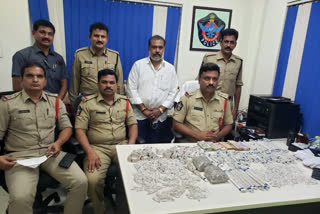 police-have-seized-jewelery-worth-rs-12-lakh-without-a-receipt-from-kadapa-okato-town-police-station