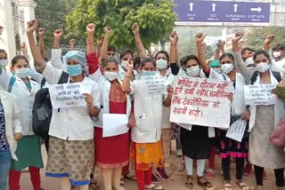 Temporary health workers demand regularization