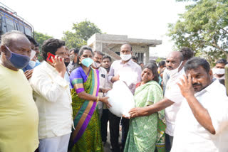 MLA Vundavalli Sridevi Visit Fire accident Place