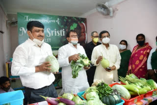 Minister Shantiram Mahato inaugurates Mati sristi outlet in Purulia