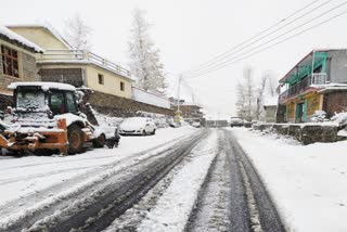 Lahaul sees influx of tourists with season's first snow